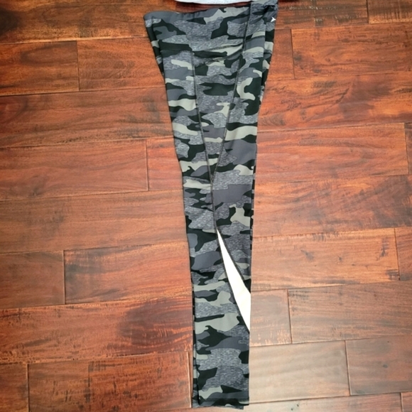 Girls Camo Leggings XL Girls Old Navy Leggings 14 XL Girls Camo Leggings - Picture 2 of 10